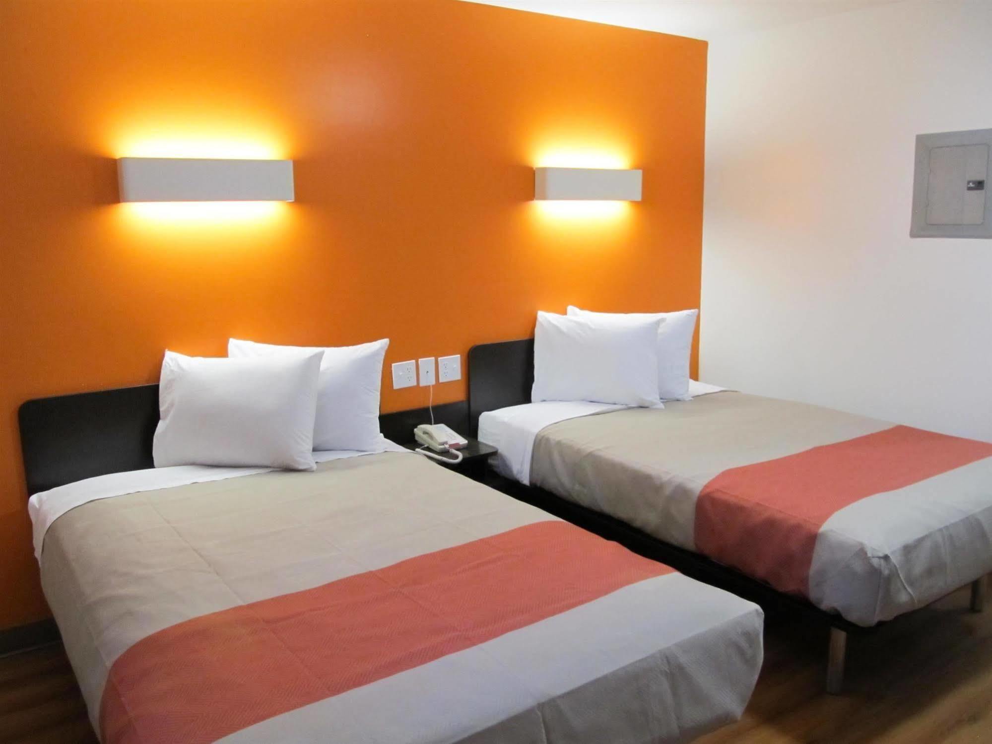 สตูดิโอ 6 ออกัสตา Hotel ภายนอก รูปภาพ