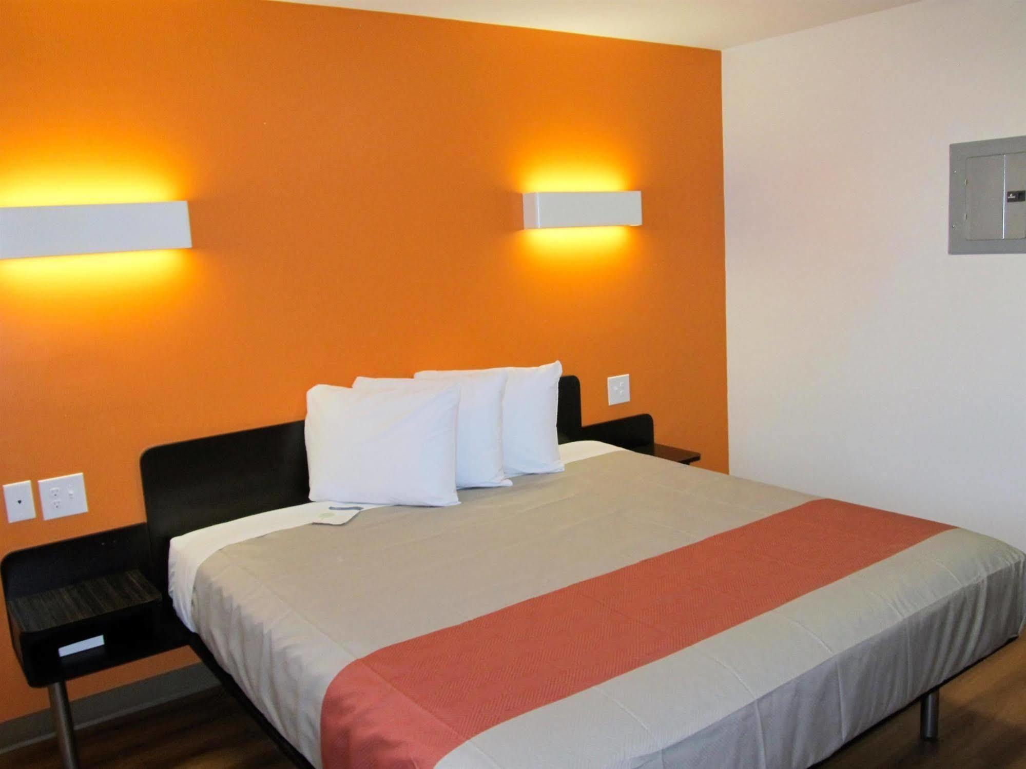 สตูดิโอ 6 ออกัสตา Hotel ภายนอก รูปภาพ